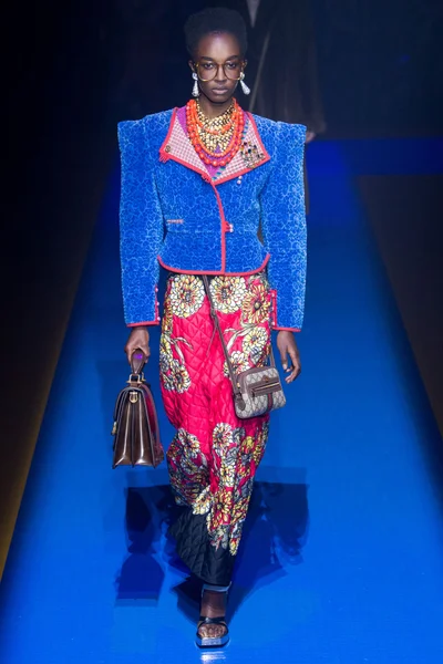 Look 16